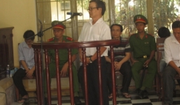 Vụ thụt két 26 tỷ chơi cá độ: Giám đốc xin giảm án vì có... bằng khen